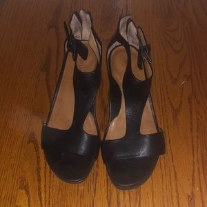 Gentle souls gisele sandals in size 8.5 in black